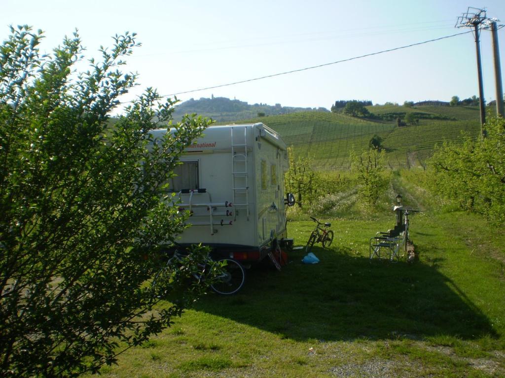 Cascina Ballarin La Morra Exterior photo